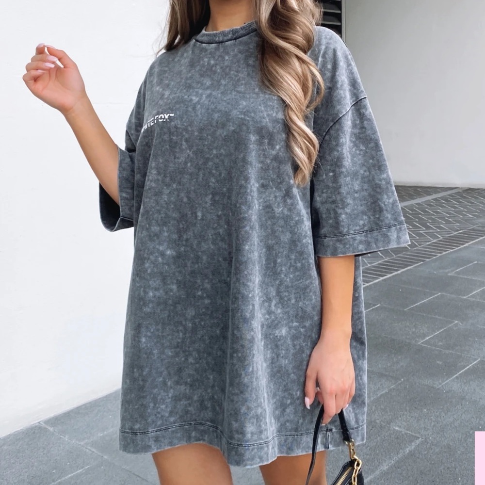 Never worn White Fox Boutique tee - M/L!